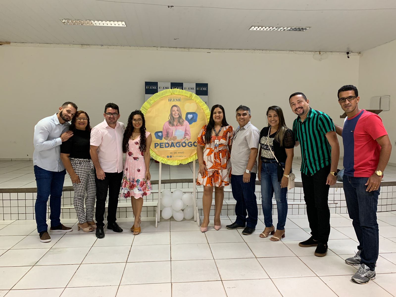 Alunos vivenciaram uma troca de conhecimentos através de palestras, apresentação teatral dos estudantes e homenagem ao dia do Pedagogo.